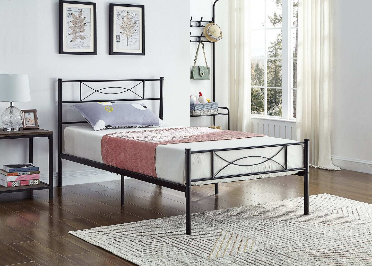 IF 154 Black or White Metal Bed